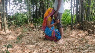 Village maid wife met lover and gets doggy fuck in forest